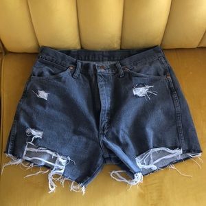 🐄Vintage distressed Wrangler shorts